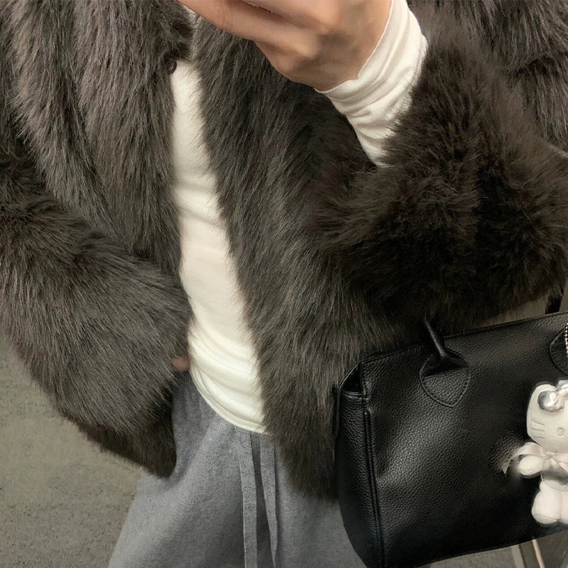 Women’s Gorgeous Faux Fur Coat - Image 4
